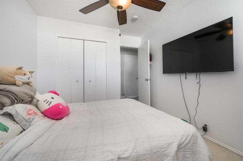 427 Rundlelawn Way Ne, Calgary, AB - Indoor Photo Showing Bedroom