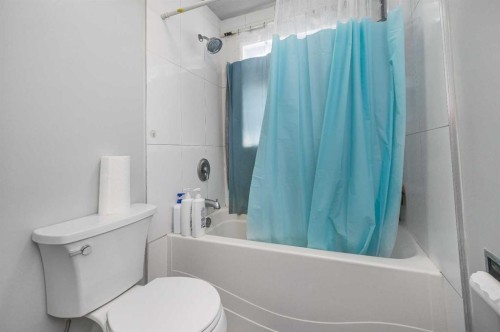 427 Rundlelawn Way Ne, Calgary, AB - Indoor Photo Showing Bathroom