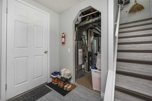 427 Rundlelawn Way Ne, Calgary, AB - Indoor Photo Showing Other Room