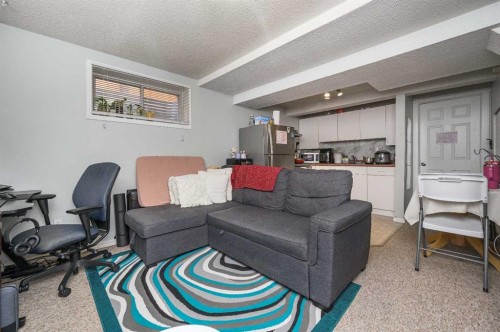 427 Rundlelawn Way Ne, Calgary, AB - Indoor Photo Showing Other Room