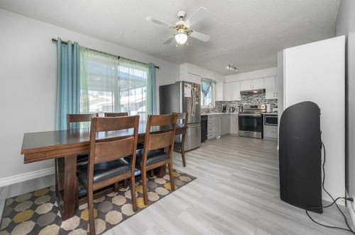 427 Rundlelawn Way Ne, Calgary, AB - Indoor Photo Showing Dining Room
