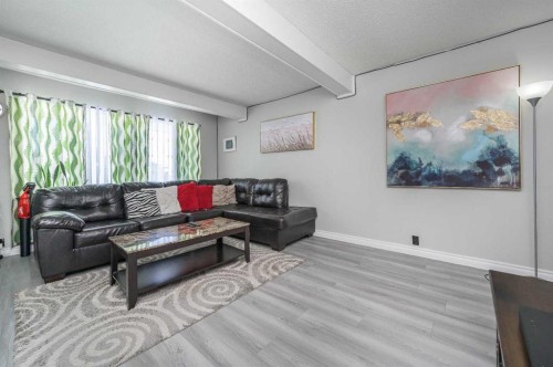 427 Rundlelawn Way Ne, Calgary, AB - Indoor Photo Showing Living Room