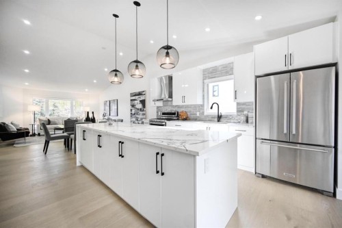 941 West Chestermere Drive, Chestermere, AB - Indoor Photo Showing Kitchen With Upgraded Kitchen