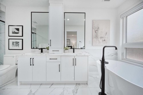 941 West Chestermere Drive, Chestermere, AB - Indoor Photo Showing Bathroom