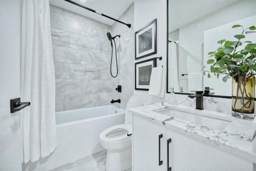 941 West Chestermere Drive, Chestermere, AB - Indoor Photo Showing Bathroom