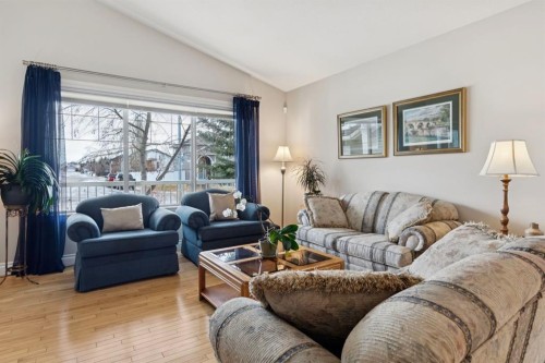 657 Woodside Court Nw, Airdrie, AB - Indoor Photo Showing Living Room