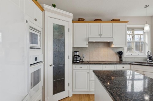 657 Woodside Court Nw, Airdrie, AB - Indoor Photo Showing Kitchen