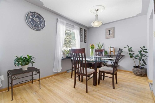 1011 18A Street Ne, Calgary, AB - Indoor Photo Showing Dining Room