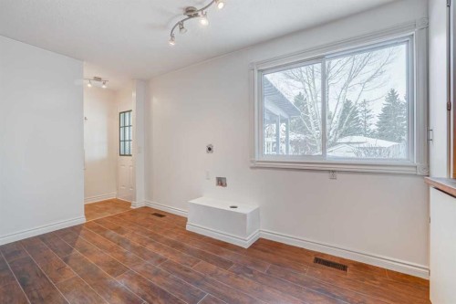 3131 Dover Crescent Se, Calgary, AB - Indoor Photo Showing Other Room