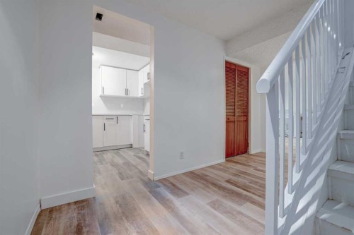 3131 Dover Crescent Se, Calgary, AB - Indoor Photo Showing Other Room