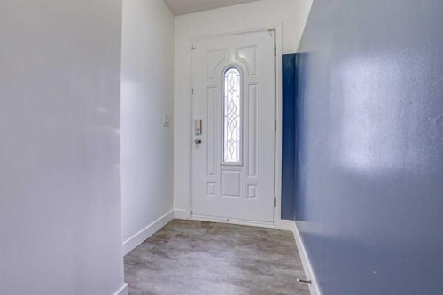 3131 Dover Crescent Se, Calgary, AB - Indoor Photo Showing Other Room