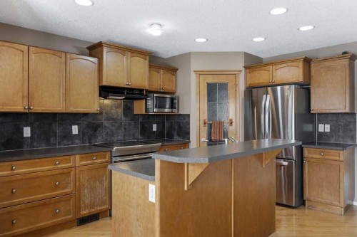 19 Sienna Park Crescent Sw, Calgary, AB - Indoor Photo Showing Kitchen