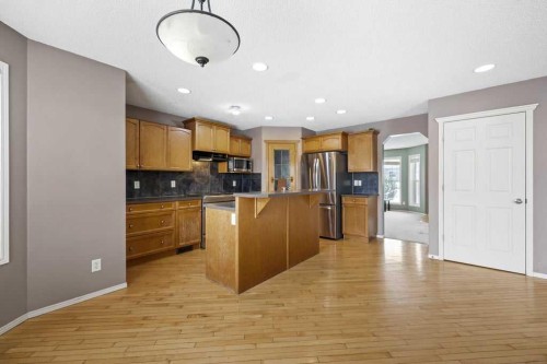 19 Sienna Park Crescent Sw, Calgary, AB - Indoor Photo Showing Kitchen