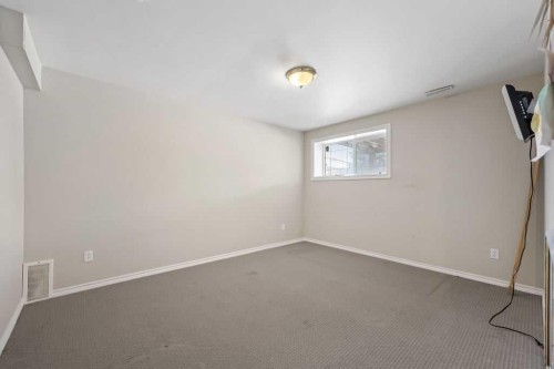 19 Sienna Park Crescent Sw, Calgary, AB - Indoor Photo Showing Other Room
