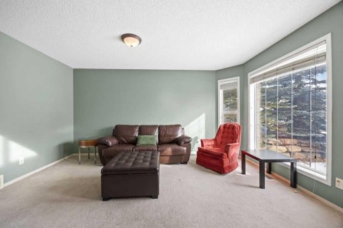 19 Sienna Park Crescent Sw, Calgary, AB - Indoor Photo Showing Living Room