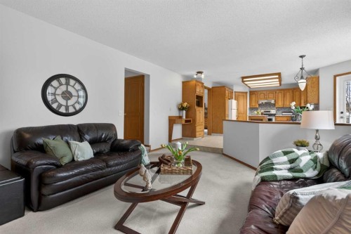 677 Hawkwood Boulevard Nw, Calgary, AB - Indoor Photo Showing Living Room