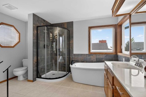 677 Hawkwood Boulevard Nw, Calgary, AB - Indoor Photo Showing Bathroom