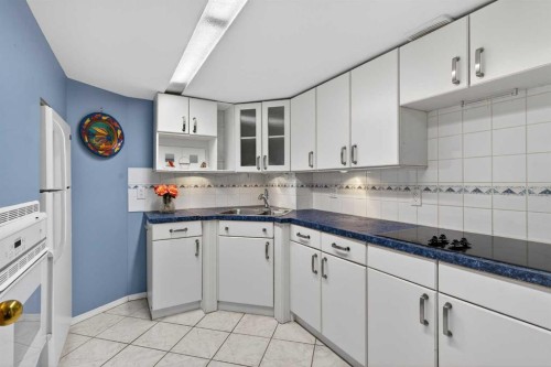 677 Hawkwood Boulevard Nw, Calgary, AB - Indoor Photo Showing Kitchen
