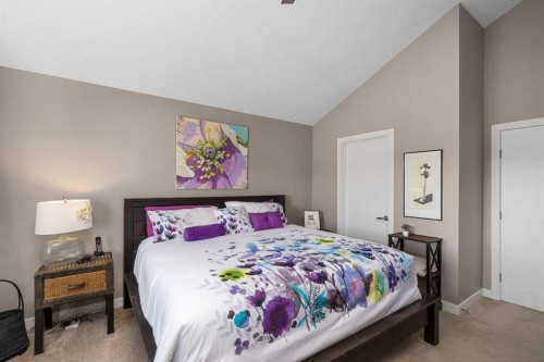 521 9 Avenue Ne, Calgary, AB - Indoor Photo Showing Bedroom