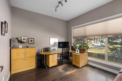 521 9 Avenue Ne, Calgary, AB - Indoor Photo Showing Other Room