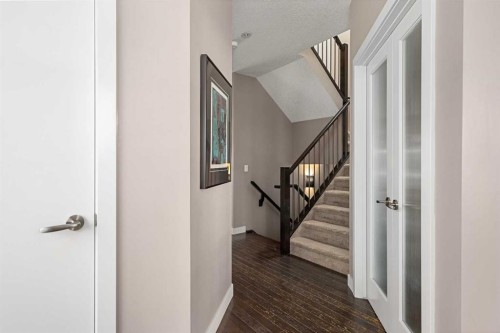 521 9 Avenue Ne, Calgary, AB - Indoor Photo Showing Other Room