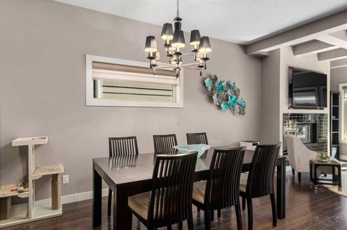 521 9 Avenue Ne, Calgary, AB - Indoor Photo Showing Dining Room