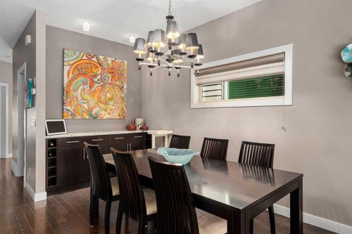 521 9 Avenue Ne, Calgary, AB - Indoor Photo Showing Dining Room