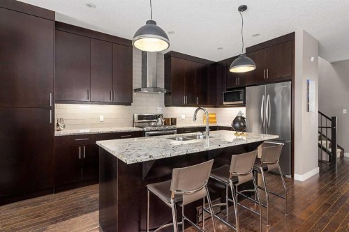 521 9 Avenue Ne, Calgary, AB - Indoor Photo Showing Kitchen With Stainless Steel Kitchen With Double Sink With Upgraded Kitchen