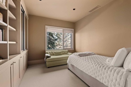 3S-222 Eagle Ridge Drive Sw, Calgary, AB - Indoor Photo Showing Bedroom