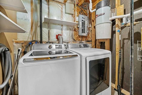 22 Lanterman Close, Red Deer, AB - Indoor Photo Showing Laundry Room