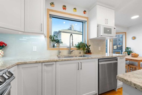 43 Edgebrook Cove Nw, Calgary, AB - Indoor Photo Showing Kitchen With Upgraded Kitchen