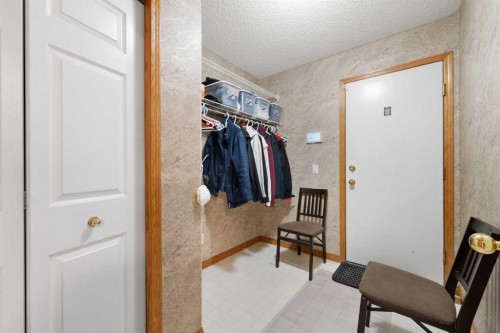 43 Edgebrook Cove Nw, Calgary, AB - Indoor