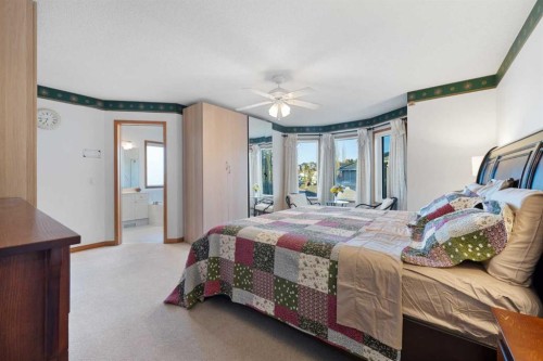 43 Edgebrook Cove Nw, Calgary, AB - Indoor Photo Showing Bedroom