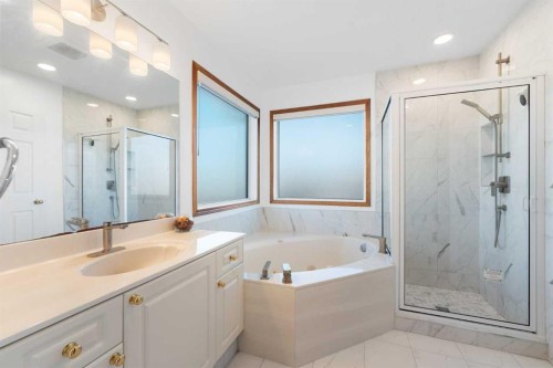 43 Edgebrook Cove Nw, Calgary, AB - Indoor Photo Showing Bathroom