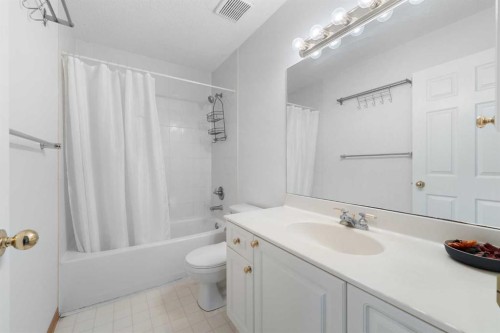 43 Edgebrook Cove Nw, Calgary, AB - Indoor Photo Showing Bathroom