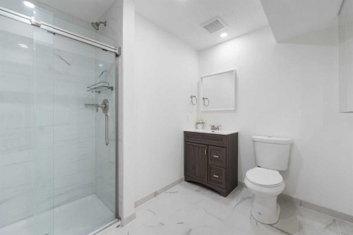 43 Edgebrook Cove Nw, Calgary, AB - Indoor Photo Showing Bathroom