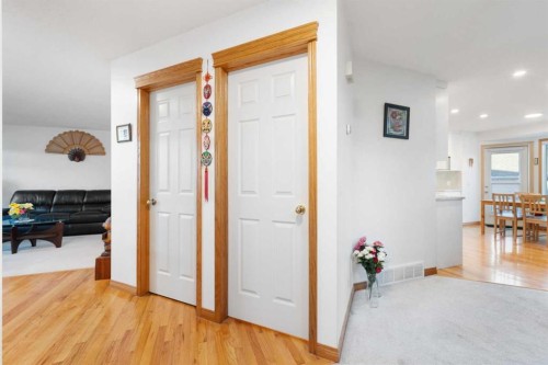 43 Edgebrook Cove Nw, Calgary, AB - Indoor Photo Showing Other Room