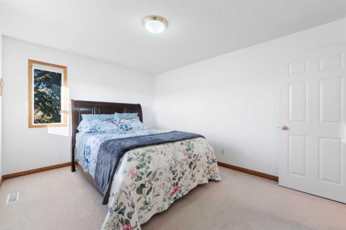 43 Edgebrook Cove Nw, Calgary, AB - Indoor Photo Showing Bedroom