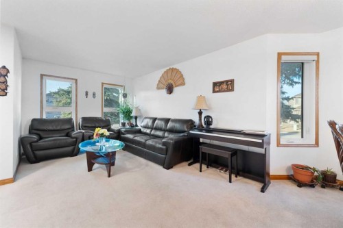 43 Edgebrook Cove Nw, Calgary, AB - Indoor Photo Showing Living Room