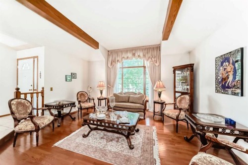 131 Varsity Estates Terrace Nw, Calgary, AB - Indoor Photo Showing Living Room