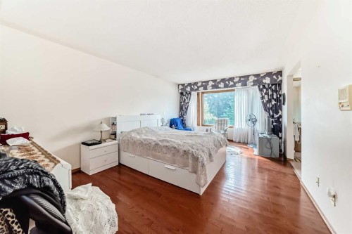 131 Varsity Estates Terrace Nw, Calgary, AB - Indoor Photo Showing Bedroom