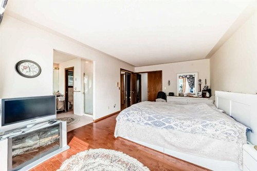 131 Varsity Estates Terrace Nw, Calgary, AB - Indoor Photo Showing Bedroom