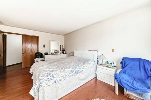 131 Varsity Estates Terrace Nw, Calgary, AB - Indoor Photo Showing Bedroom