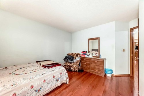 131 Varsity Estates Terrace Nw, Calgary, AB - Indoor Photo Showing Bedroom