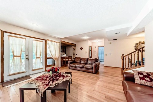 131 Varsity Estates Terrace Nw, Calgary, AB - Indoor Photo Showing Living Room