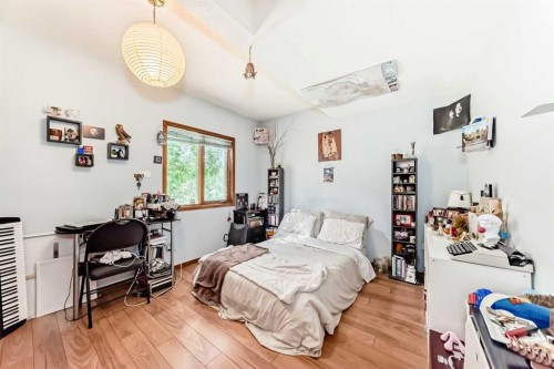 131 Varsity Estates Terrace Nw, Calgary, AB - Indoor Photo Showing Bedroom
