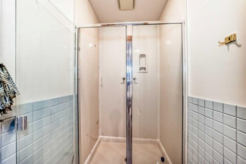 131 Varsity Estates Terrace Nw, Calgary, AB - Indoor Photo Showing Bathroom