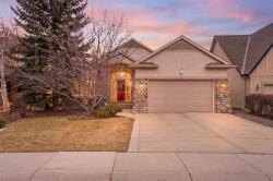 19 Discovery Ridge Cove SW Calgary, AB T3H 4Y1