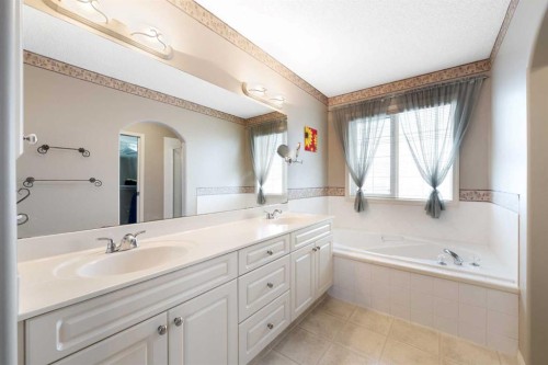 69 Hampstead Gardens Nw, Calgary, AB - Indoor Photo Showing Bathroom
