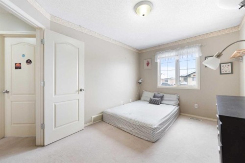 69 Hampstead Gardens Nw, Calgary, AB - Indoor Photo Showing Bedroom
